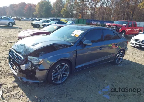 2018 Audi A3 2.0T Premium/2.0T Tech Premium z USA, uszkodzony, nr VIN WAUAUGFF2J1047262